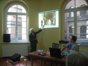Prof. Andrzej Tomczak opowiadał o seminariach naukowych organizowanych w Castel Gandolfo z udziałem papieża Jana Pawła II.